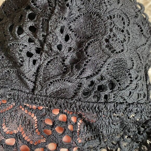 SUPER CUTE! NWT AERIE BLACK CROCHET BRALETTE HALTER TOP SIZE S/M - Picture 10 of 10